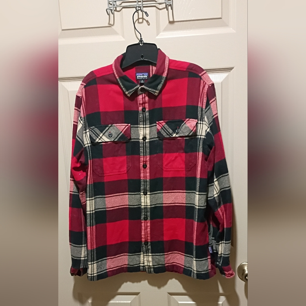 Patagonia Men’s Medium Red Black Plaid Flannel Shirt 100% Organic Cotton EUC